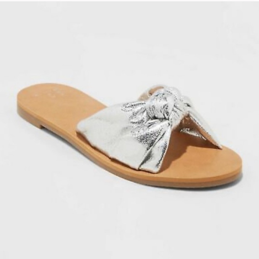 A new day knitted silver sandal